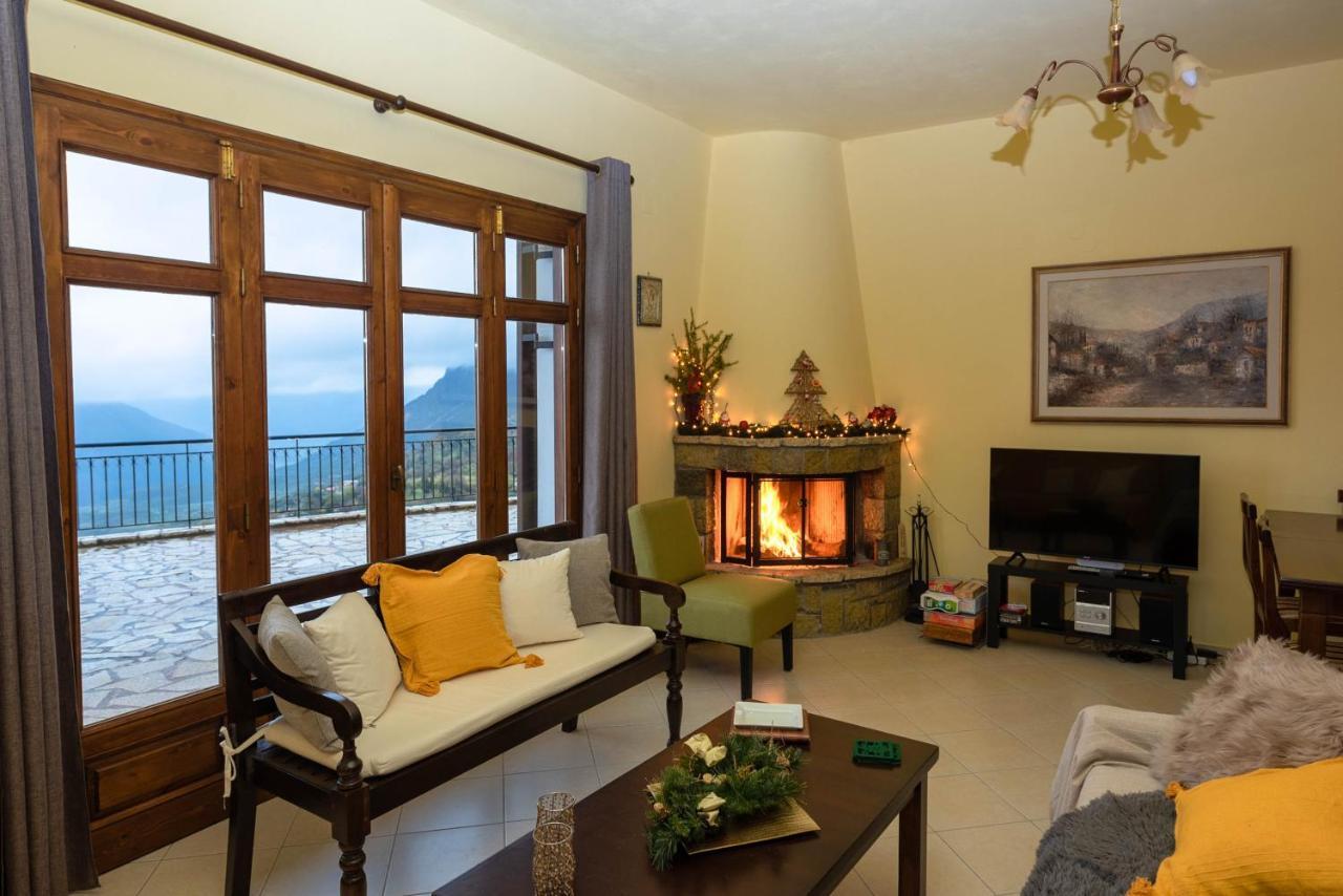 Meli Apartments Arachova Eksteriør billede
